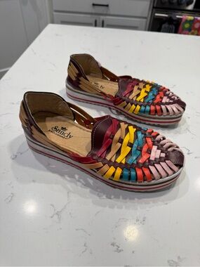 Sandy Exclusivas Huaraches Sandal vibrant & rainbow-striped woven Womens size 8
